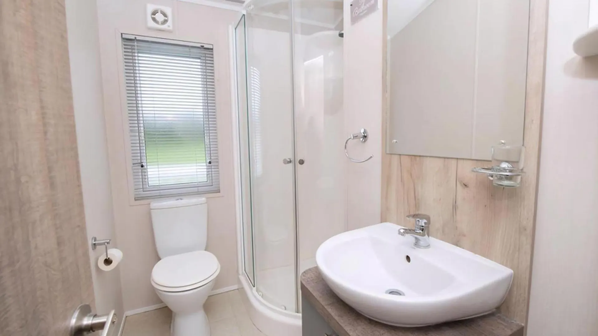 Кемпинг Stunning 6 Berth Lodge For Hire At Skipsea Sands In Yorkshire Ref 41077Wf Barmston Великобритания