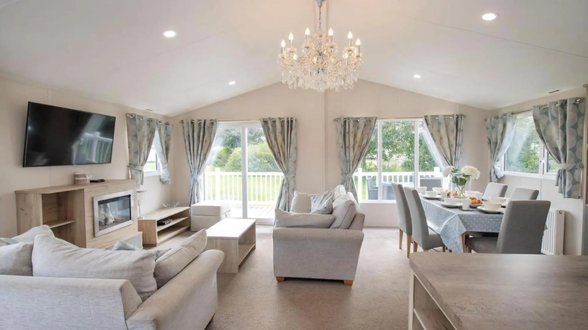 Stunning 6 Berth Lodge For Hire At Skipsea Sands In Yorkshire Ref 41077Wf Barmston Кемпинг