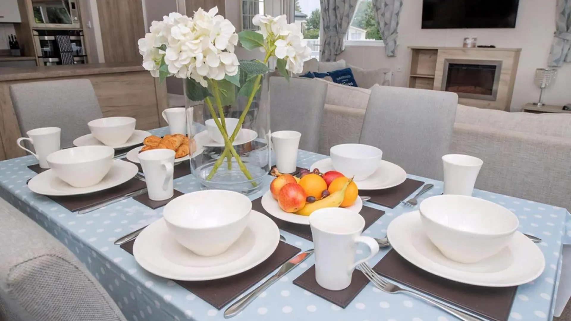 Stunning 6 Berth Lodge For Hire At Skipsea Sands In Yorkshire Ref 41077Wf Barmston 0*,