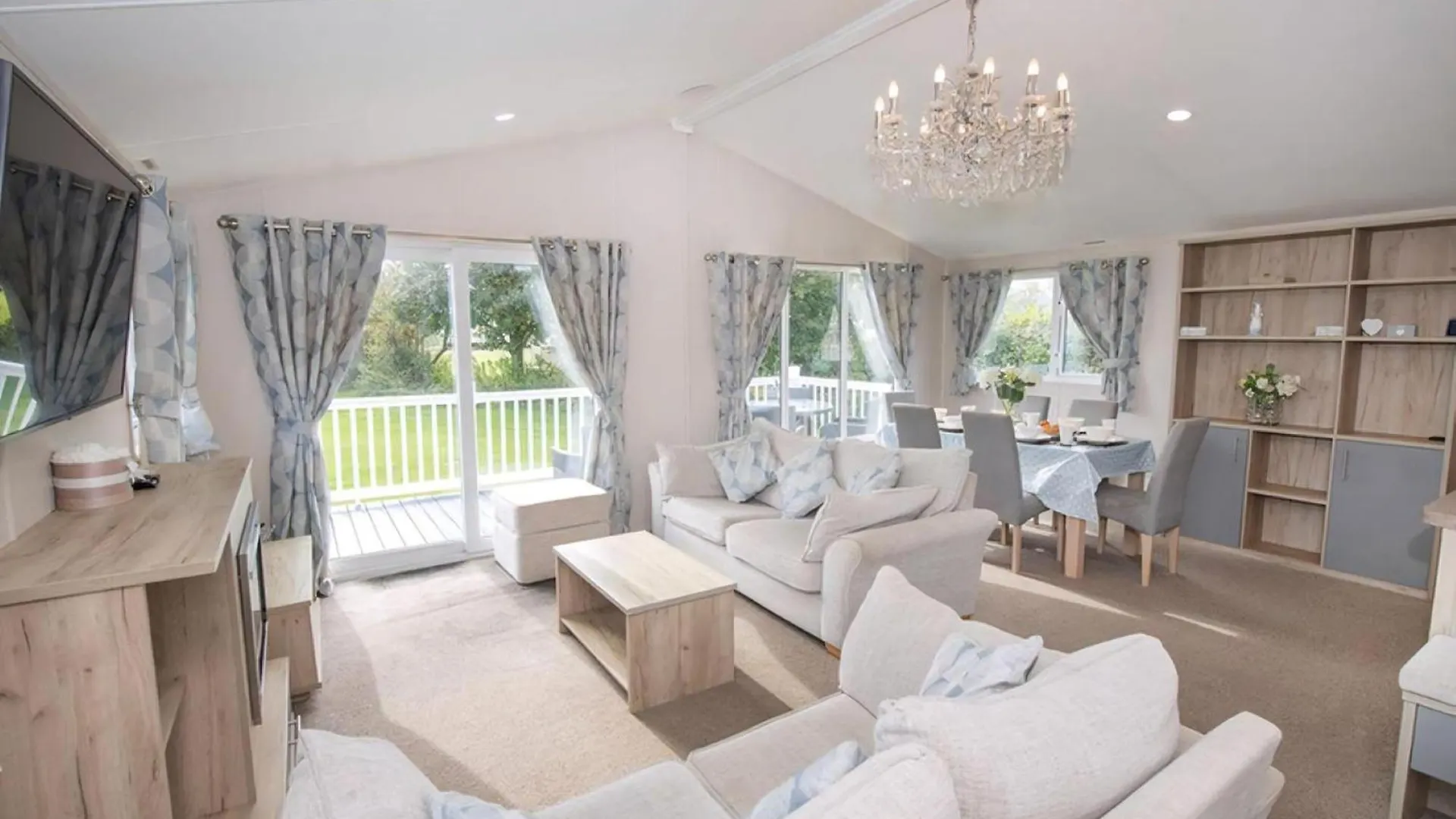 Stunning 6 Berth Lodge For Hire At Skipsea Sands In Yorkshire Ref 41077Wf Barmston